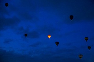 Khinh khí cầu bay lơ lửng trong bầu trời đêm - Ảnh: wtop.com