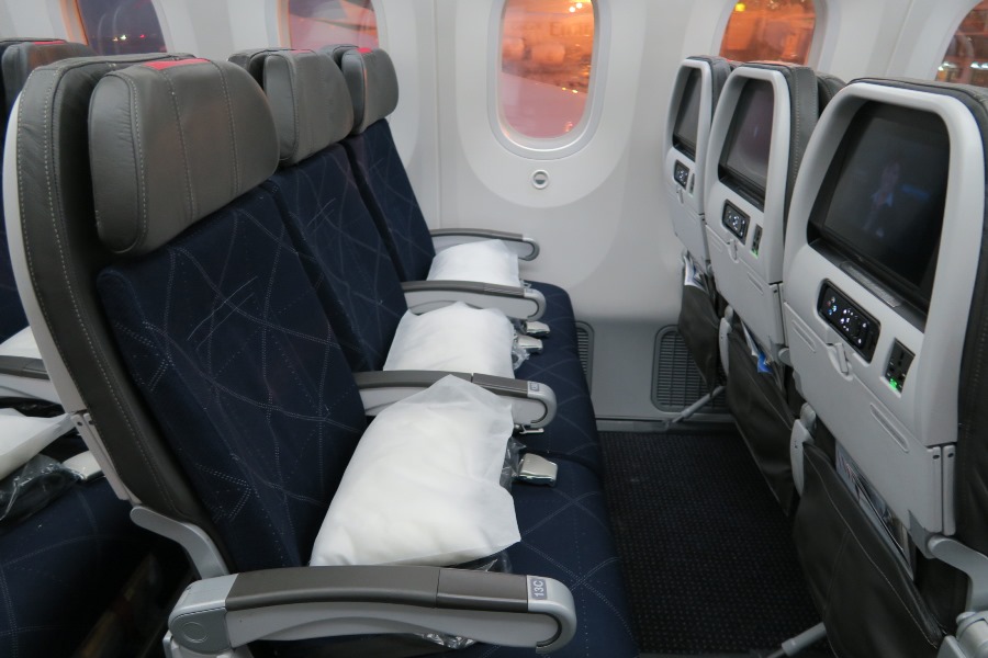 Main-Cabin-Extra-American-Airlines