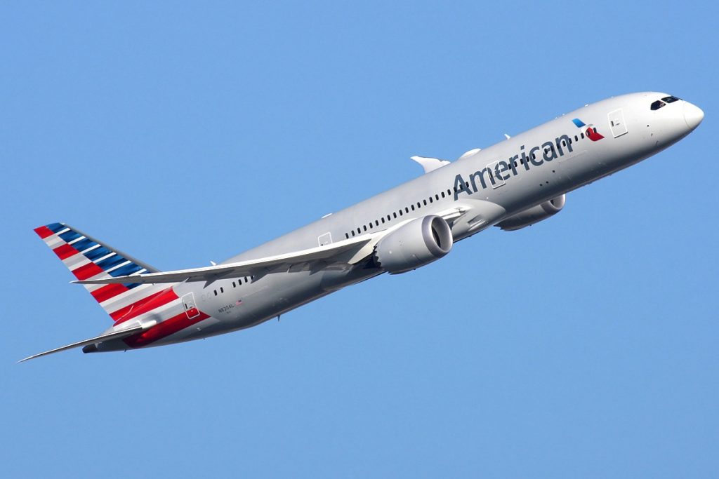 May-bay-American-Airlines