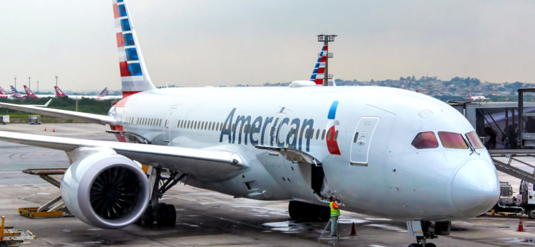 nhung-ly-nen-mua-ve-may-bay-di-cung-american-airlines-2