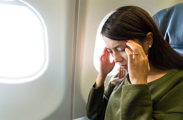 4 biểu hiện thường gặp khi đi máy bay đường dài và cách xử lý